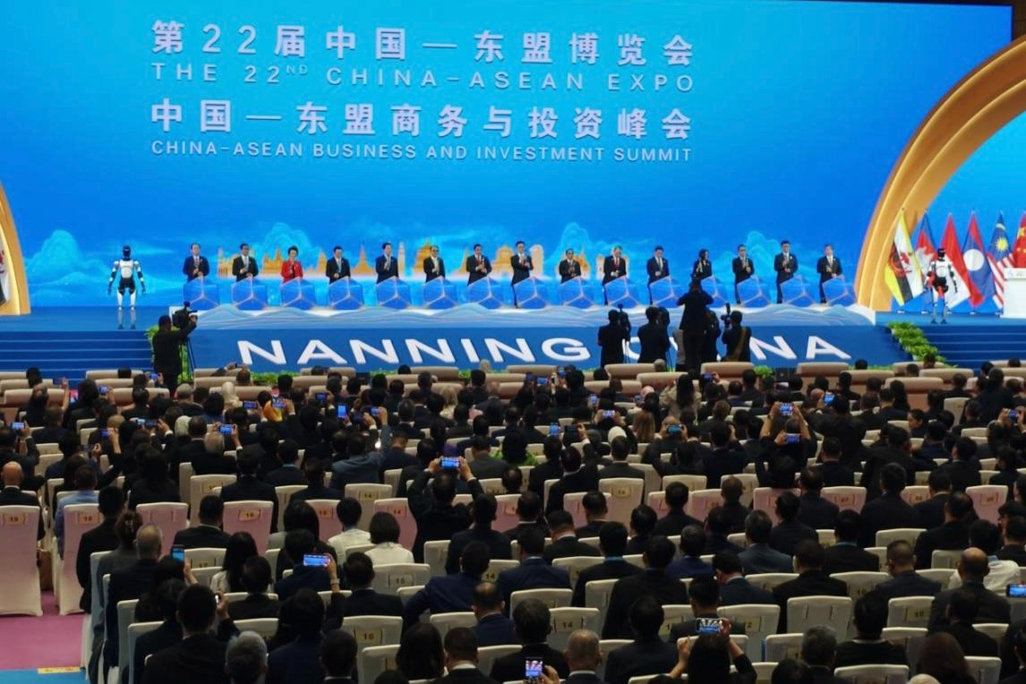 九州ku游官网机器人闪耀中国-东盟博览会，以具身智能助力国际盛会